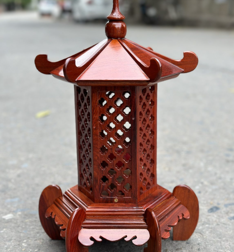 Đèn Thờ Gỗ Gụ Màu Đỏ.png